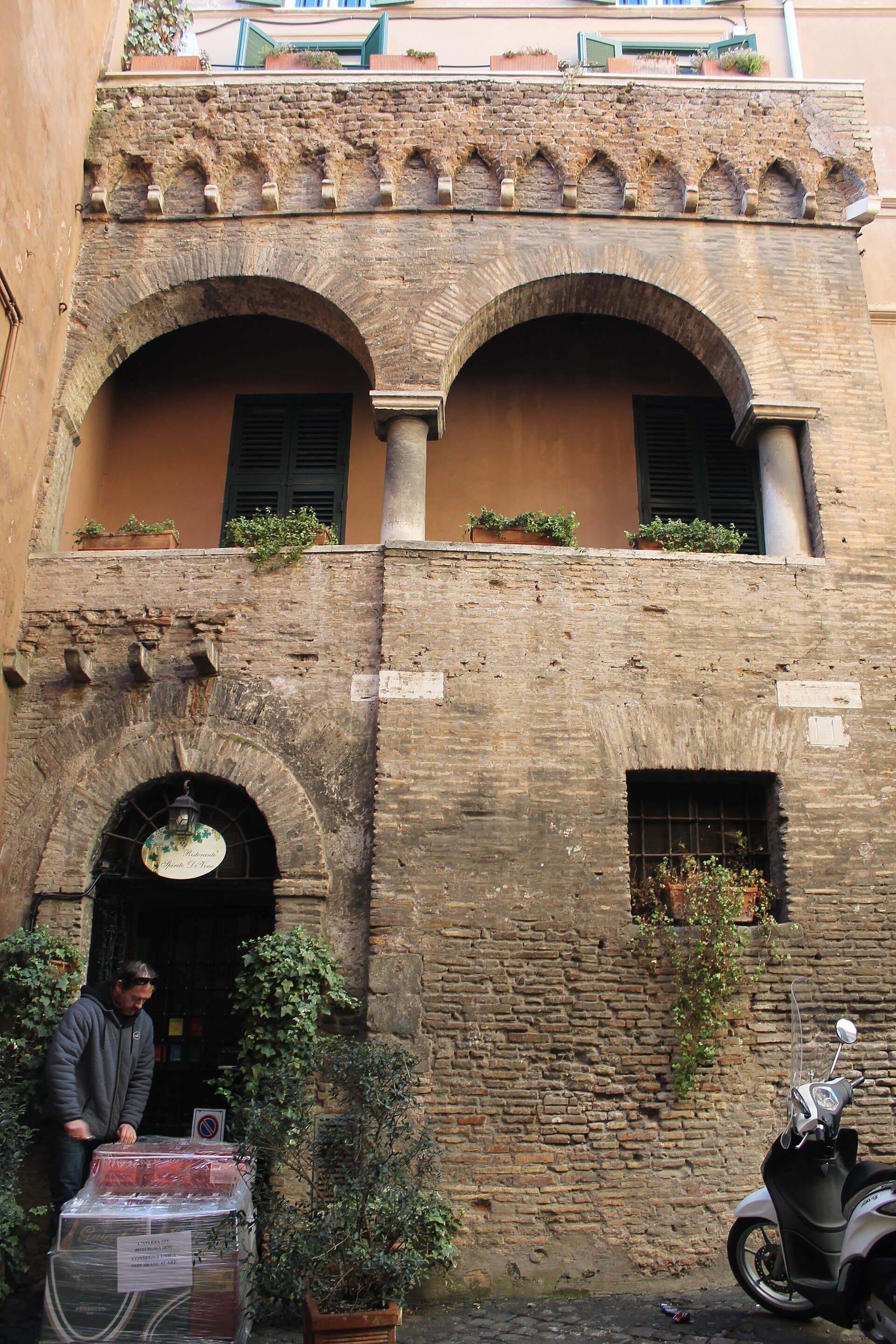 Vicolo dell'Atleta & Ancient Synagogue