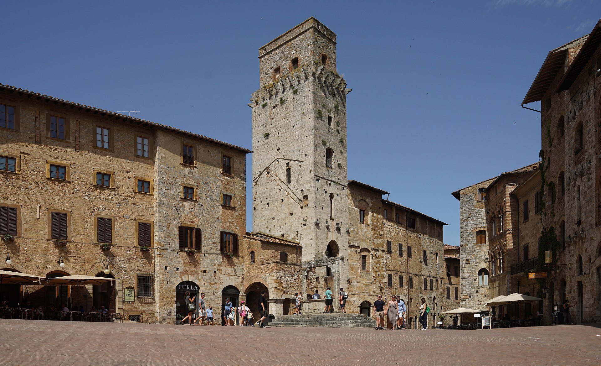 Piazza della Cisterna